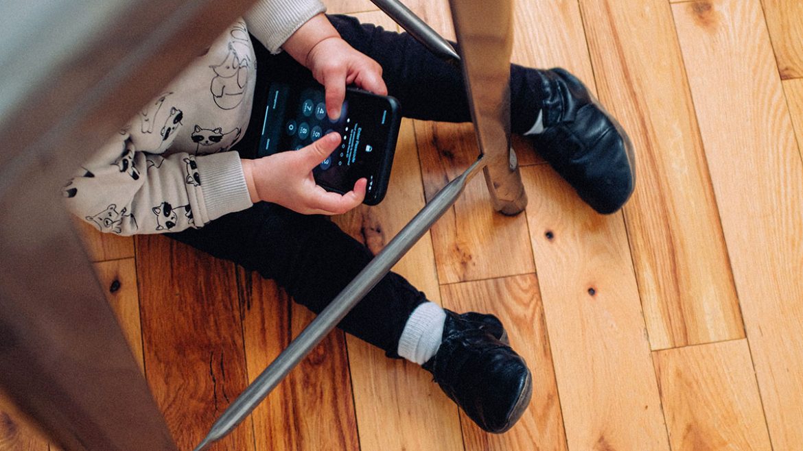 КОЈА Е ВИСТИНСКАТА ВОЗРАСТ ЗА КУПУВАЊЕ ПАМЕТЕН ТЕЛЕФОН